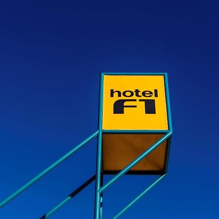 Hotelf1 Laval Changé Exteriör bild