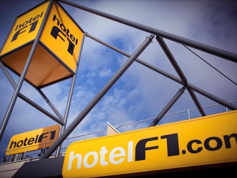 Hotelf1 Laval Changé Exteriör bild